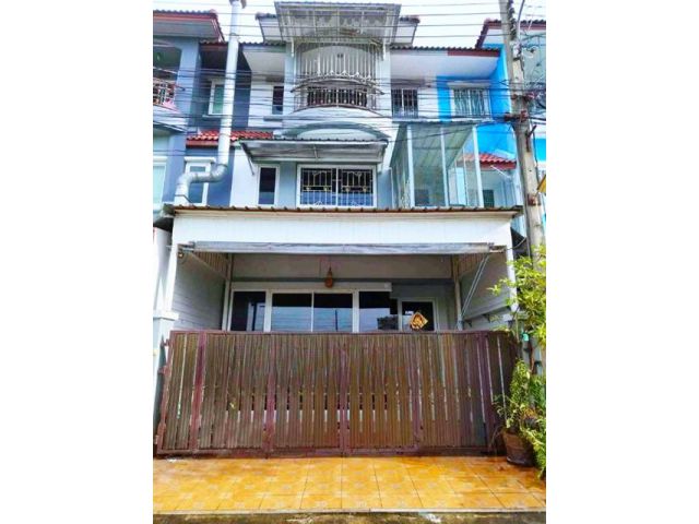 ทาวน์โฮม 3 ชั้น MRTศรีนครินทร์ 38 900ม.พร้อม3แอร์ 25 ตร.วา. 300