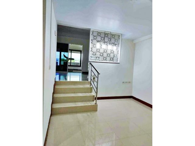 ทาวน์โฮม 3 ชั้น รร.นานาชาติคินเคด2 2กม.4 นอน MRTศรีนครินทร์ 38 90