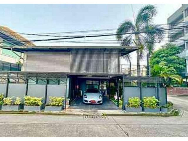 ขายบ้านเดี่ยว 2 ชั้นหลังมุม 57 ตรว. ซอยลาดพร้าว 83 ใกล้เลียบด่วน