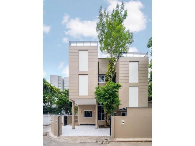 ขายบ้านรีโนเวทใหม่ 3 ชั้นหลังมุม 375 ตรม.วิภาวดีรังสิต5 ใกล้MRTจต