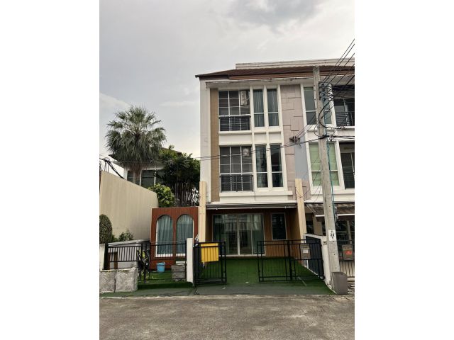 ขาย ทาวเฮ้าท์3ชั้น บ้านกลางเมือง ศรีนครินทร์ 46 บ้านหัวมุมติดสโมสร ทั้งโครงการมี