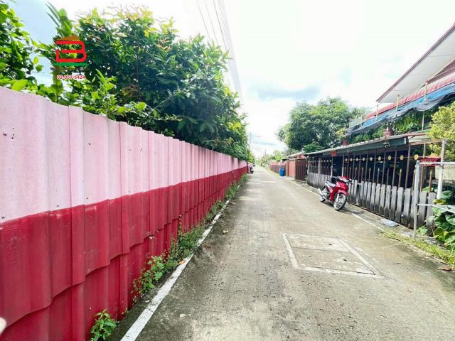 ที่ดินพร้อมบ้าน หทัยราษฎร์ ซ.5 เนื้อที่ 100 ตร.ว ใกล้ทีซีเอสทรานสปอร์ต ต.ลาดสวาย อ.ลำลูกกา ปทุมธานี