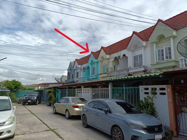 ขาย ทาวน์เฮาส์ 2 ชั้น ถนนพระยาสัจจา ซอย 10  ขนาด 18 ตร.ว. พร้อมผู้เช่า จากถนน 80 ม. ซอย บ้านสวน-พระยาสัจจา  10  หรือ ซอย
