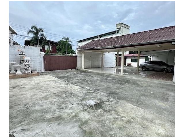 ให้เช่าบ้านเดี่ยวชั้นเดียว 220 ตรว 9 ห้องนอน ลาดพร้าว 71 ซอยนาคนิวาส 39 จอดรถกว่า 10 คัน ใกล้เลียบด่วน รหัสประกาศT25-767