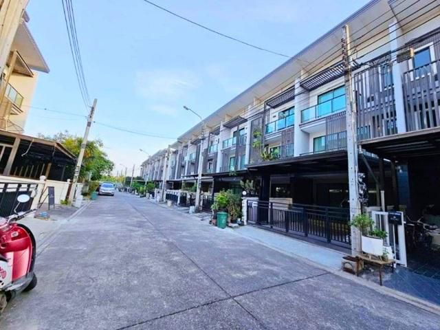 ให้เช่าบ้านทาวน์โฮมแสนสิริ 3 ชั้น 20ตร.ว MRTสามแยกบางใหญ่ 1.2 กม.