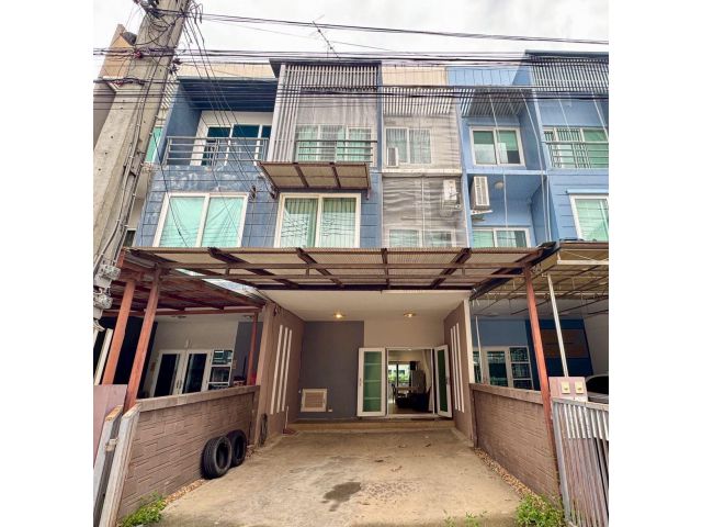 ขายด่วน ทาวน์โฮม 3 ชั้น ติดถนนใหญ่ รามอินทรา กม.12 | แต่งครบ พร้อมอยู่ ใกล้ Makro