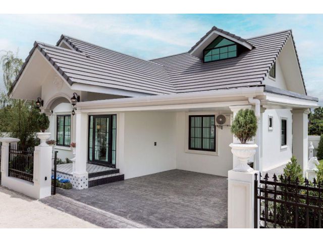 บ้านเดี่ยว 1 ชั้นสไตล์อังกฤษ ใกล้ตัวเมืองเชียงใหม่ ทำเลดี บรรยากาศร่มรื่น พร้อมสิ่งอำนวยความสะดวกครบครัน