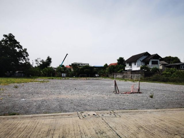 ขายที่ดิน 1075 ตรว. ในซอยเฉลิมพระเกียรติ ร9 ซอย 25 เข้าซอย 330 ม. ใกล้สวนหลวงร.9