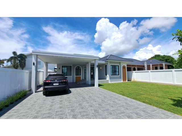 3 bedroom house - close to the beach