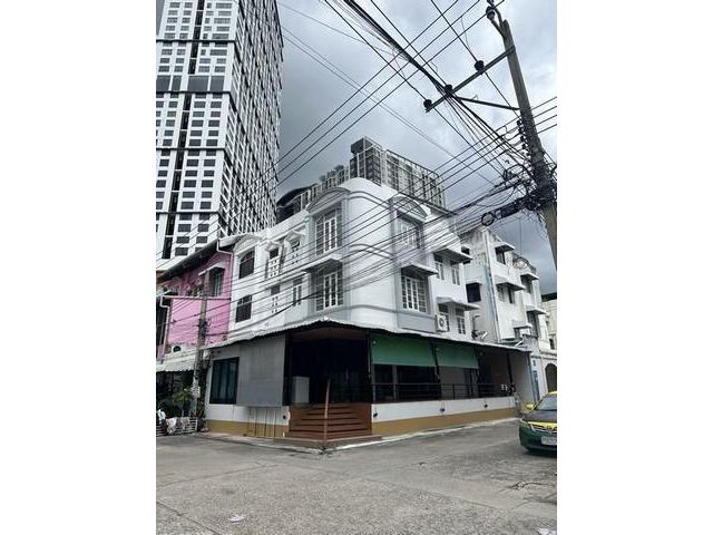 ขายโฮมออฟฟิศ 3 ชั้นหลังมุม 320 ตรม. พระราม9 ซอย11 สภาพดี เหมาะทำออฟฟิศ ครัวกลาง ร้านอาหารแบบนั่งทานและเดลิเวอร์รี