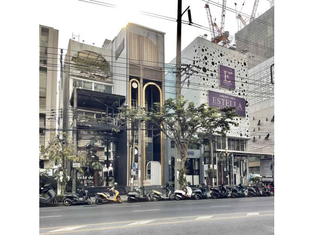 ขายอาคารพาณิชย์สุขุมวิท55 ตึกแถวติดถนนสุขุมวิท55 เยื้องทองหล่อ 25 ตึกแถวทองหล่อ 5 ชั้น พร้อมลิฟต์ ขายพร้อมผู้เช่า ใกล้ B