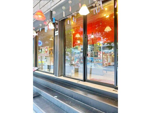 ร้านปิ้งย่าง ชาบู  สุขุมวิท71 แยกพระราม4  BTS พระโขนง 880ม.