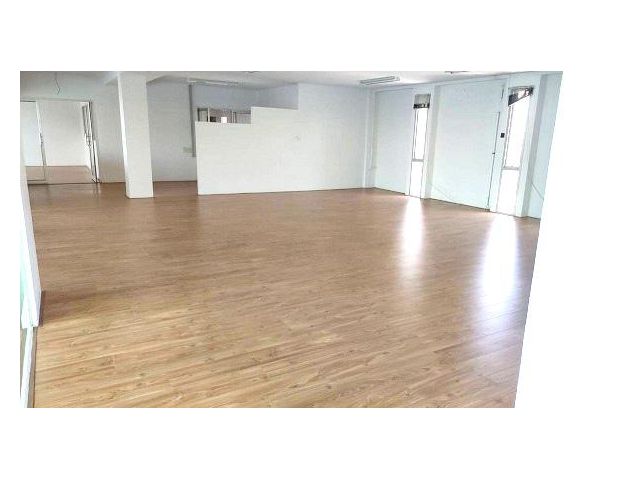 ให้เช่าอาคารสำนักงานติดถนนใหญ่ใกล้เมเจอร์รัชโยธิน พื้นที่230ตรม มี7ห้อง ห้องน้ำแยกชาย หญิง ติดริมถนนรัชดาภิเษก