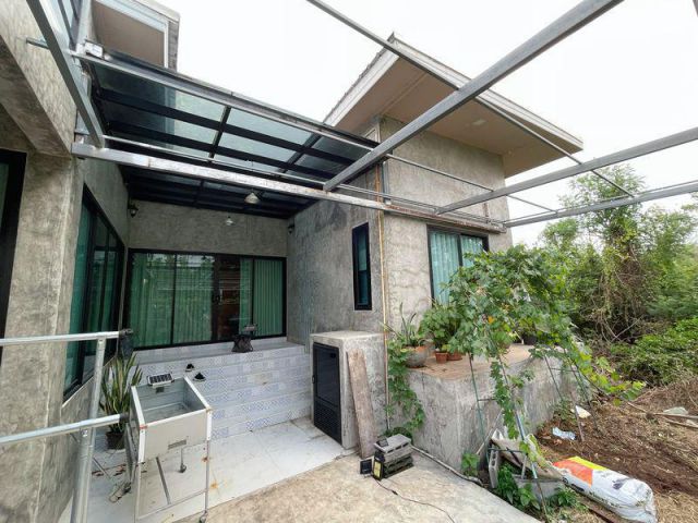 ขายบ้านเดี่ยว 1 ชั้น ทรงโมเดิร์น 400 ตรว 2 นอน มีสระว่ายน้ำ แถมโซล่าเซลล์ 5.5kW ตำบลบ้านกลับ อำเภอหนองโดน จังหวัดสระบุรี