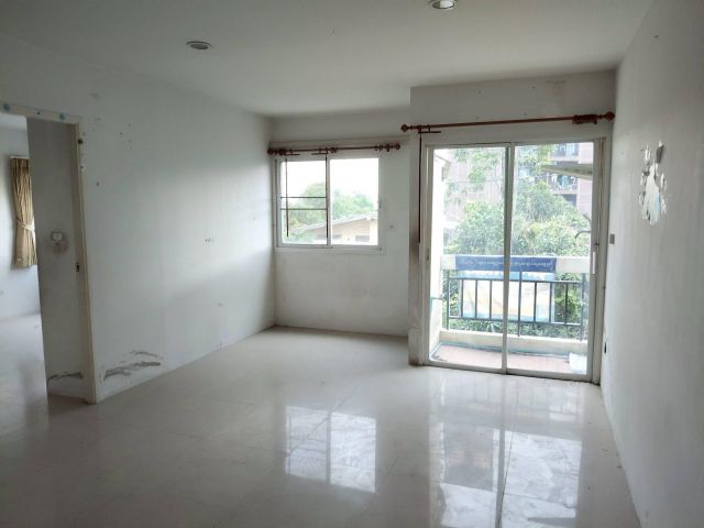 ขาย ถูกสุดในตึก เดอะ บรีส คอนโด เรวดี 32 (The Breeze Condo Rewadee 32)