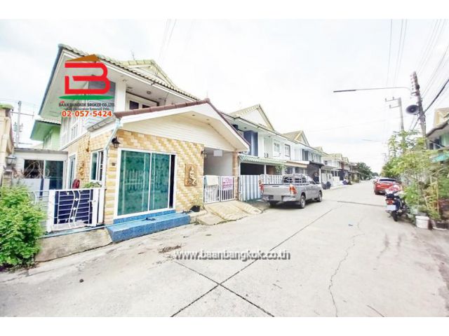 ทาวน์เฮาส์ หมู่บ้าน พฤกษาบี รังสิตคลอง 3 เนื้อที่ 24 ตารางวา ถนนเมนหน้าโครงการ ซอย 27/3, ตรงข้ามตลาดจัมโบ้ คลองสาม อำเภอคลองหลวง จังหวัดปทุมธานี