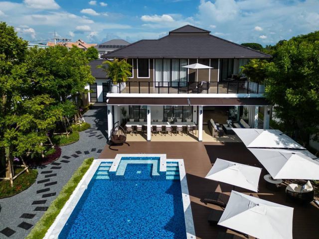 *** บ้านพูลวิลล่าลักซ์ชัวรี่ระดับพรีเมียม พร้อมเฟอร์นิเจอร์ครบครัน ราคา 64.9 ล้านบาท ***