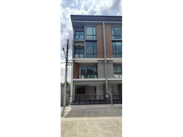 โครงการ Premium Place พหลโยธิน–รามอินทรา 4 นอน 3 น้ำ