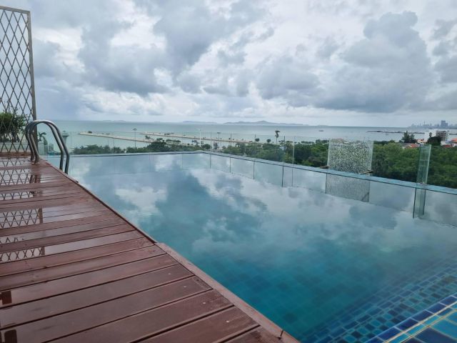 Condo for sale with a beautiful view 2 bedrooms, 2 bathrooms,  Free appliances are provided at Na Jomtien Chonburi
