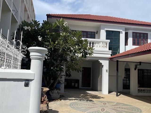 ให้เช่าบ้านเดี่ยว2ชั้นรีโนเวทใหม่ทั้งหลังย่านเมืองเก่าสามเสนเขตดุ