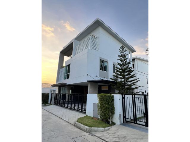 ให้เช่า บ้านเดี่ยวหรู โครงการ Nirvana Absolute กรุงเทพกรีฑา ขนาด 85 ตารางวา 4 ห้องนอน แขวงทับช้าง เขตสะพานสูง กรุงเทพ