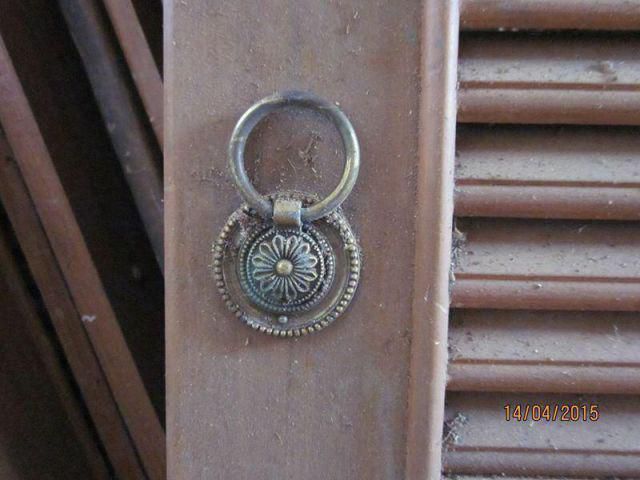 ขาย/หรือแลกเปลี่ยน/ บานประตูหน้าต่างไม้สัก พร้อมวงกบไม้แดง มือสอง