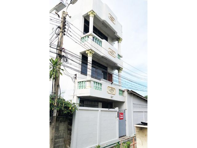 ขายที่ดินพร้อมอาคาร 3 ชั้น (มีดาดฟ้า) 34 ตร.ว. ซอยจรัญฯ 28 ห่าง MRT ไฟฉาย 650 เมตร