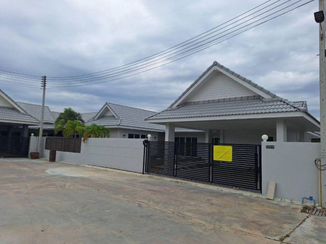 ขายบ้านเดี่ยวชั้นเดียว บ้านใหม่พร้อมสระว่ายน้ำ สไตล์พลูวิลล่า ซอยเกศแก้ว ห่างหาดชะอำเพียง 300 ม. ชะอำ เพชรบุรี