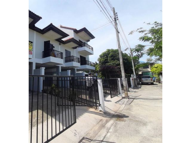 ทาวน์เฮ้าส์ 2 ชั้น Renovate ใหม่ทั้งหลัง หัวหิน จ.ประจวบคีรีขันธ์