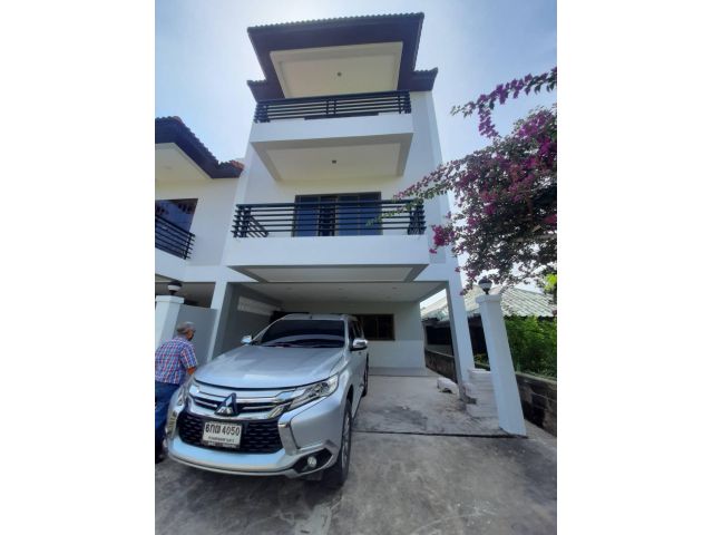 ทาวน์เฮ้าส์ 3 ชั้น Renovate ใหม่ทั้งหลัง หัวหิน จ.ประจวบคีรีขันธ์