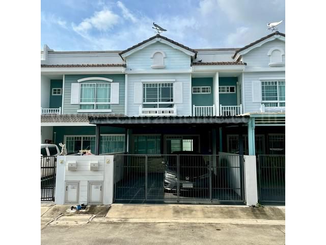 ทาวน์เฮ้าส์ วิลลาจจิโอ อยุธยา - บางปะอิน ต่อเติมหลังคาที่จอดรถ