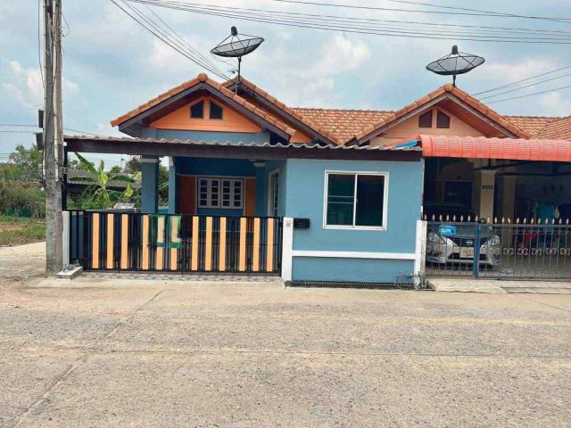 ขายพร้อมผู้เช่าทาวน์เฮ้าส์ชั้นเดียว หมู่บ้านห้วยปราบเมืองทอง1 ต.บ่อวิน อ.ศรีราชา จ.ชลบุรี