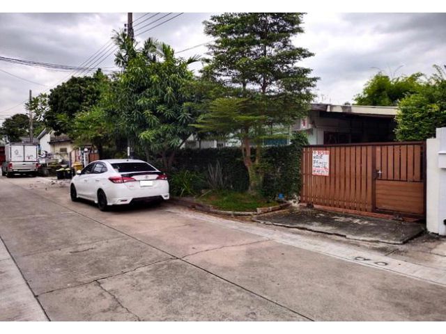 ขายบ้าน หมู่บ้านนักกีฬาแหลมทอง ซอย 5 ถนนกรุงเทพกรีฑา สะพานสูง กรุงเทพมหานคร