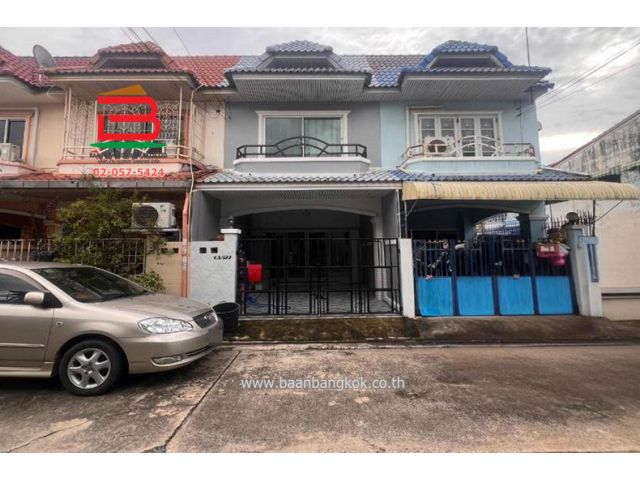 ทาวน์เฮาส์ หมู่บ้าน มนวดีพาร์ค เนื้อที่ 16 ตรว. ใกล้ซอยวัดลาดปลาดุก ถนนกาญจนาภิเษก ต.บางรักพัฒนา อ.บางบัวทอง จ.นนทบุรี