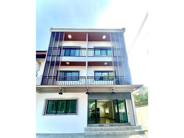 PB5848ให้เช่า โฮมออฟฟิศ 3 ชั้น หลังมุม ย่านศรีนครินทร์ ซอยศรีนครินทร์45 การเดินทางสะดวก ใกล้รถไฟฟ้าMRTสถานีสวนหลวง