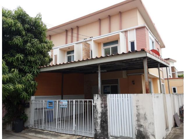 ทาวน์เฮ้าส์มือสอง 2 ชั้น ลาดหลุมแก้ว ปทุมธานี เนื้อที่ 0-0-27.6 ไร่