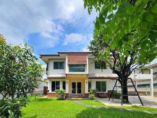 PB5850ให้เช่า บ้านเดี่ยว ซอย โยธินพัฒนา 11 หมู่บ้าน @บ้านลาดพร้าว Exclusive & Residence บ้านหลังใหญ่ ทำเลติดถนนเลียบด่วน
