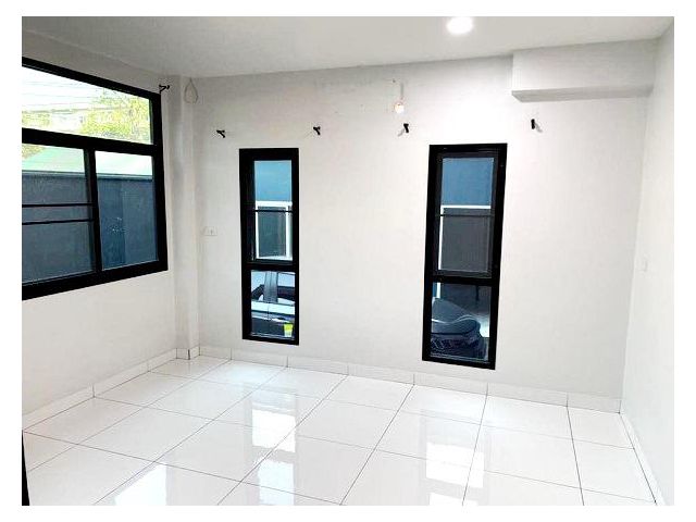 ให้เช่าโฮมออฟฟิศ3ชั้นใกล้เซ็นทรัล พระราม 2  ขนาด350ตรม 5 ห้องนอน3 ห้องน้ำ 1 ห้องครัว 1 ห้องนั่งเล่น