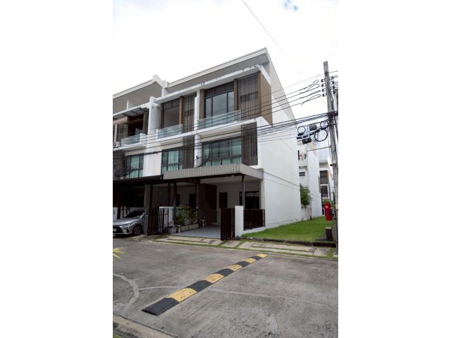 ให้เช่าทาวน์โฮม 3 ชั้น โครงการ The Terrace รามอินทรา 65 เฟอร์ครบ พร้อมเข้าอยู่ ทำเลดี ใกล้ MRT สายสีชมพู และทางด่วน