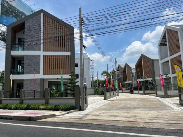 ขาย Home Office (ชัยพฤกษ์) 2 และ 3 ชั้นพร้อมที่ดิน ทำเลดี เดินทางสะดวก ใกล้สถานีรถไฟฟ้า MRT แยกปากเกร็ด