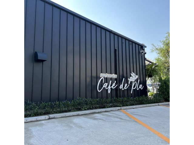 อาคารเหมาะสำหรับทำร้านอาหาร คาเฟ บ้านพัก ลานจอดรถ