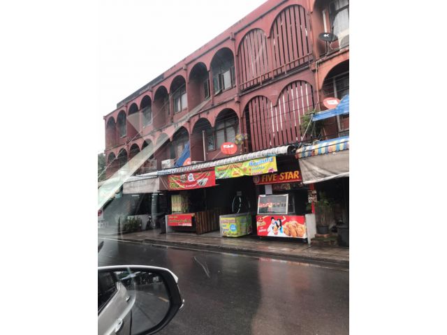 ที่ดินพร้อมสิ่งปลูกสร้าง  เป็นอาคาร6คูหา เนื้อที่ 426 ตรว.