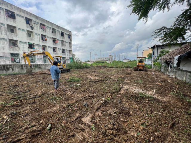 ขายที่ดินถมแล้ว ขนาด 305 ตร.ว. ทำเลทอง ซ.ร่มเกล้า 50 ใกล้สนามบินสุวรรณภูมิ (เจ้าของขายเอง)