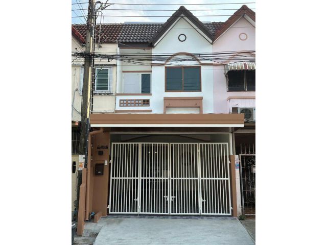 ขายทาวน์เฮาส์ 2 ชั้น รีโนเวทใหม่ พร้อมเข้าอยู่  หมู่บ้านเก้าวัฒนาวิลล่า เลียบคลองทวีวัฒนา บางแค