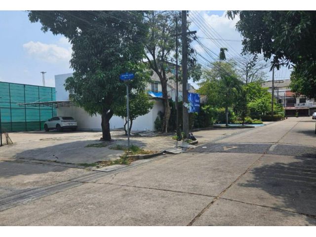 ขายที่ดิน 2ไร่1งาน10ตารางวา( 910 วา) ทำเล เสนานิคม1แยก28เส้นเมน ถนนซอยกว้าง 8เมตร  ที่ดินถมแล้ว