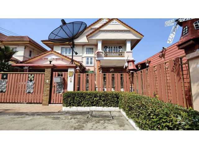 ขายบ้านเดี่ยว 2 ชั้น ม. กรองทอง พาวิลเลี่ยน  สุขุมวิท–ศรีนครินทร์ ถนนเฉลิมพระเกียรติ ร.9  เขตประเวศ  กรุงเทพ