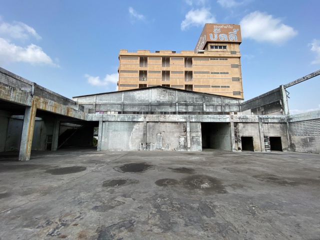 ที่ดิน กิ่งแก้ว ซอย9  ขายที่ดินพร้อมสิ่งปลูกสร้าง ขนาด 2 ไร่ 300 ตรว