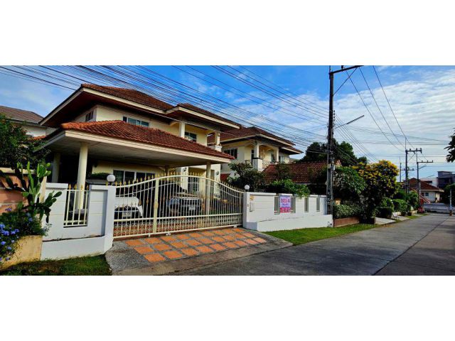 ขายบ้านเดี่ยว 2 ชั้น หมู่บ้านมนตรีปาร์ค ศรีราชา พื้นที่ 80.1 ตรว. ทำเลดี ใกล้ถนนสุขุมวิท เดินทางสะดวก เพียง 4.5 ล้าน