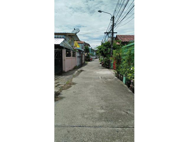 ที่ดินพร้อมสิ่งปลูกสร้าง ขายตามสภาพ ซอยวัดด่านสำโรง สุขุมวิท 113 ไม่ไกลสถานีบีทีเอส สำโรง ปู่เจ้า และบางนา อุดมสุข