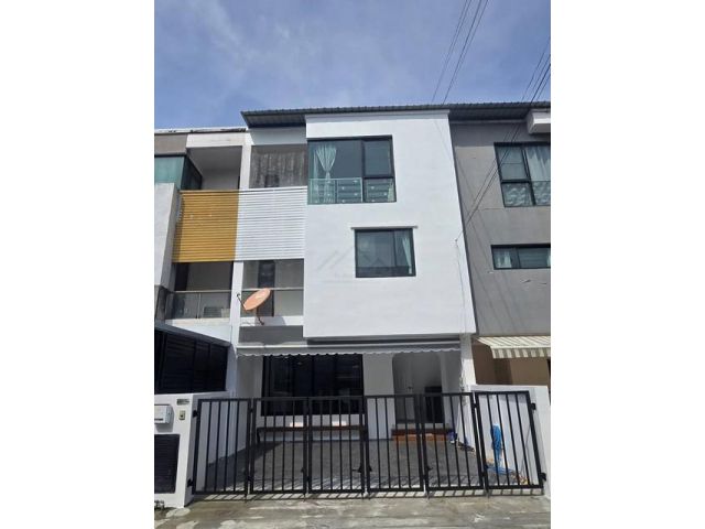 ให้เช่าทาวน์โฮม 3 ชั้น 182ตรม สารินวิซ สุขุมวิท107 รีโนเวทใหม่